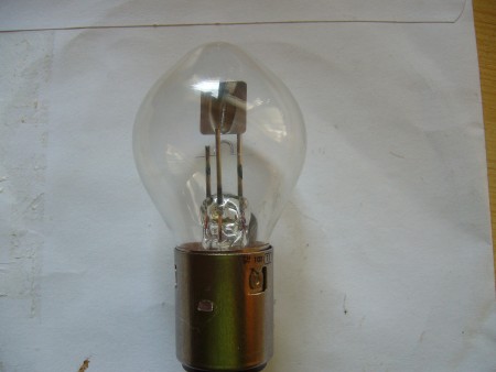 Dvouvláknová žárovka 12V 35w č.6 Cena 100 Kč